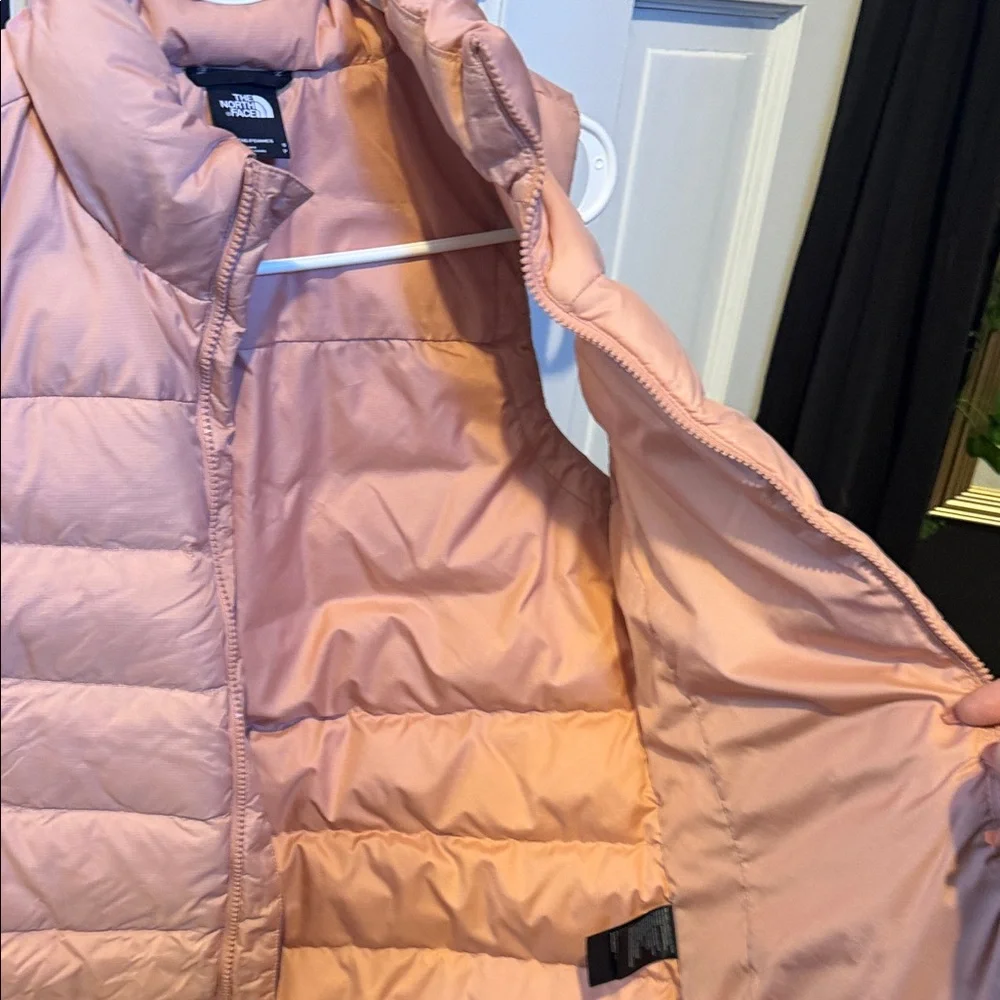 The North Face Peach Puffer Vest - Picture 7 of 7
